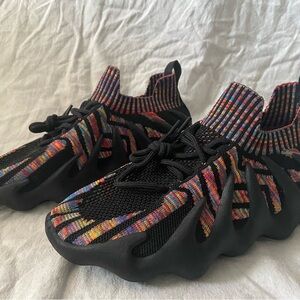 Black mesh athletic sneakers